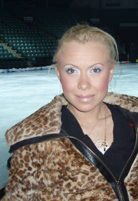 12.14.06 Oksana at the National Canada TV Network Holiday Special filming.